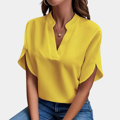 Clara | Stijlvolle V-hals Blouse met Korte Mouwen